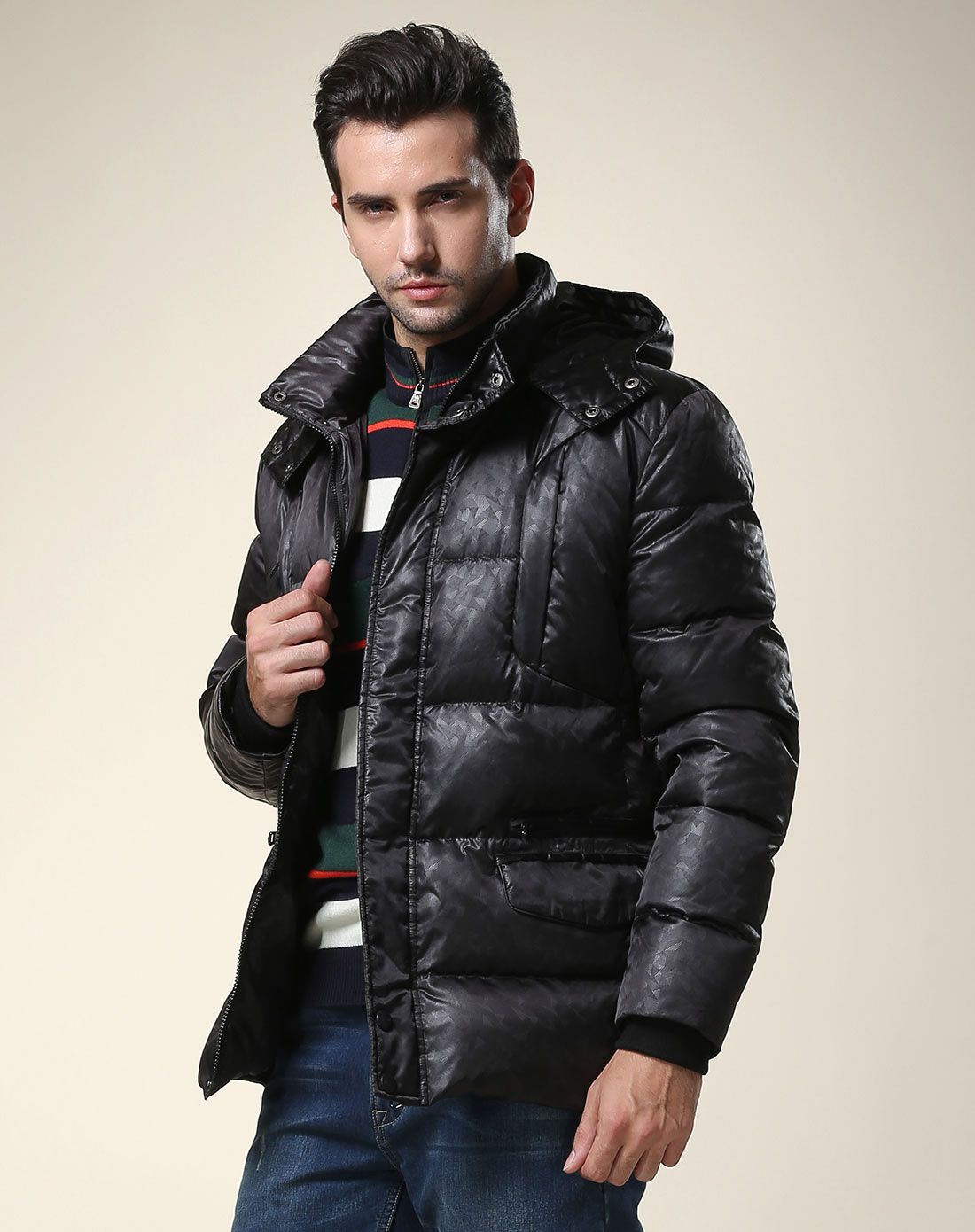 骆驼camel户外休闲男装专场 时尚防风保暖 男款黑色长袖羽绒服