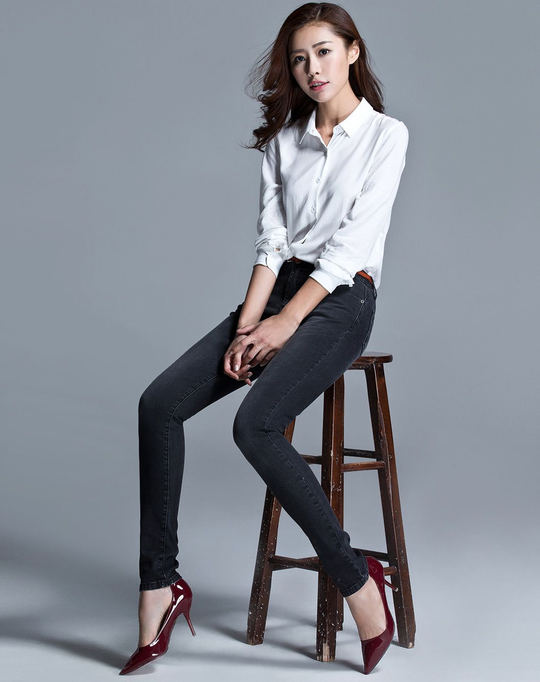 优衣美女裤移动端专场黑灰经典气质利落干练小脚牛仔长裤152686b_唯品