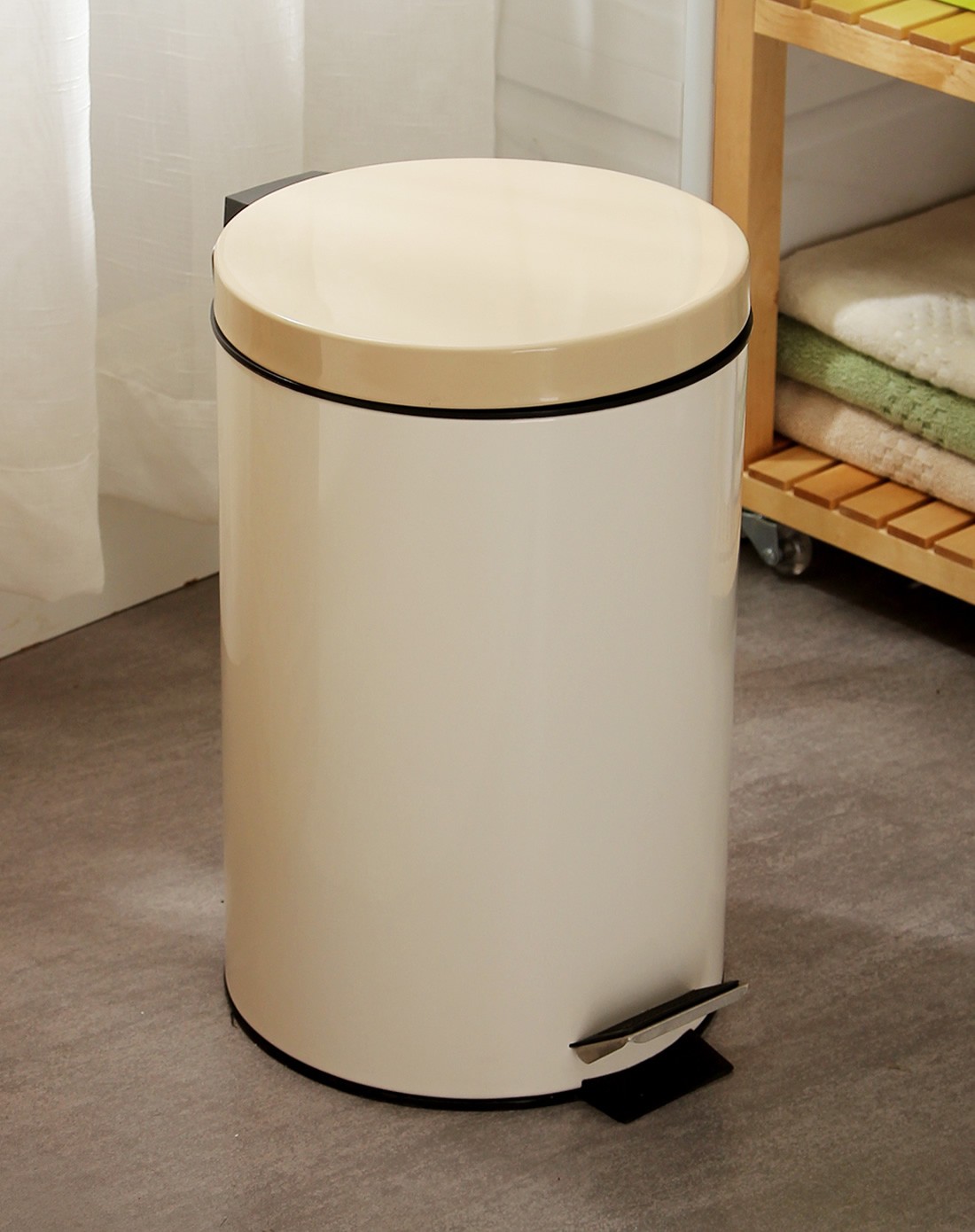 12升米白色圆形收纳桶