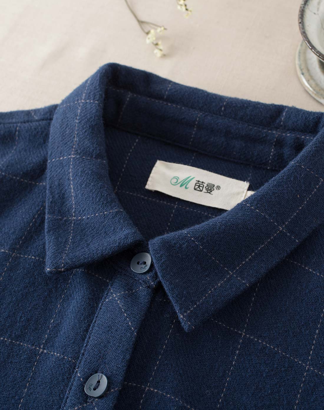 深靛蓝棉质简约翻领衬衣