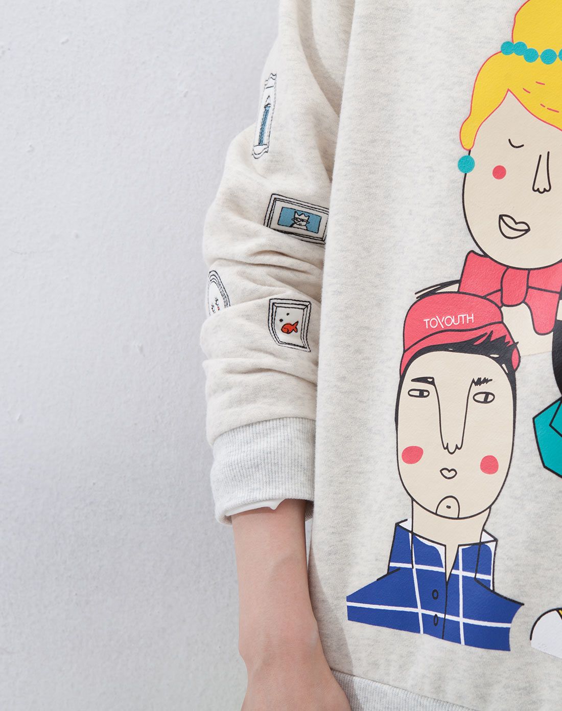 灰杏卡通人物长袖卫衣