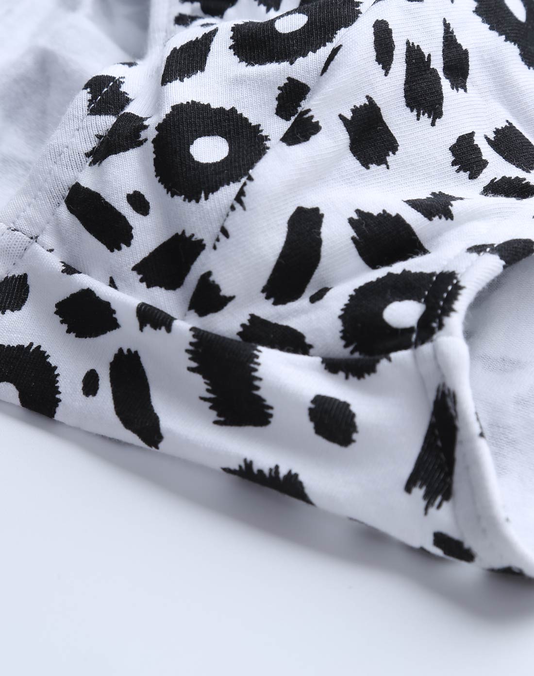 漂白色时尚豹纹三角内裤