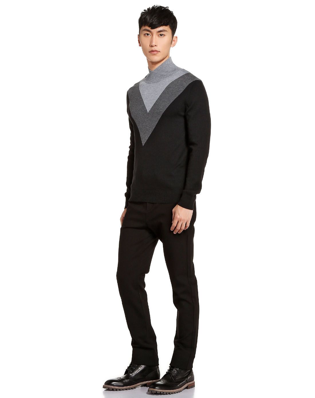 男黑灰色高领毛衫