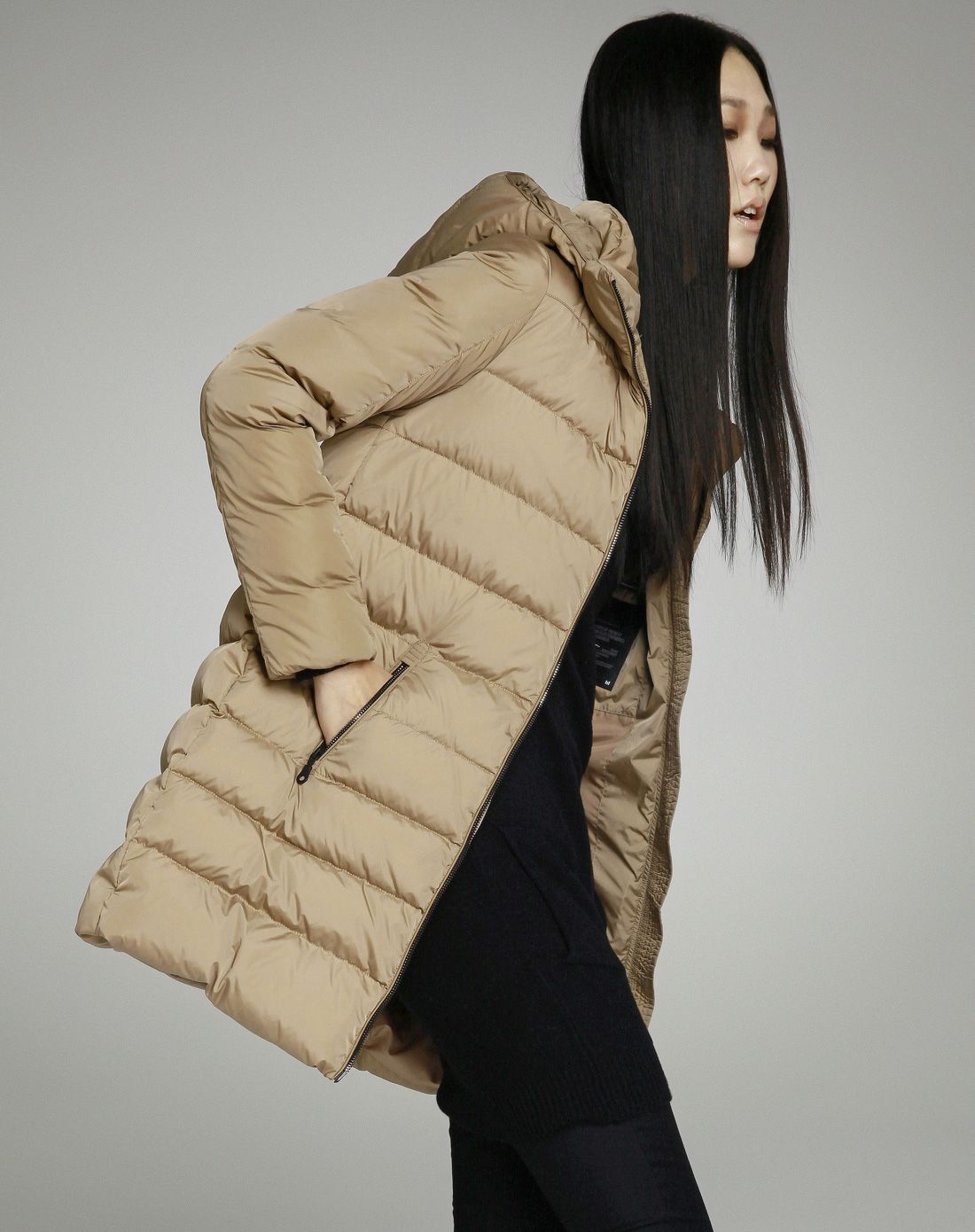 巧克力色长款修身长款带帽羽绒服