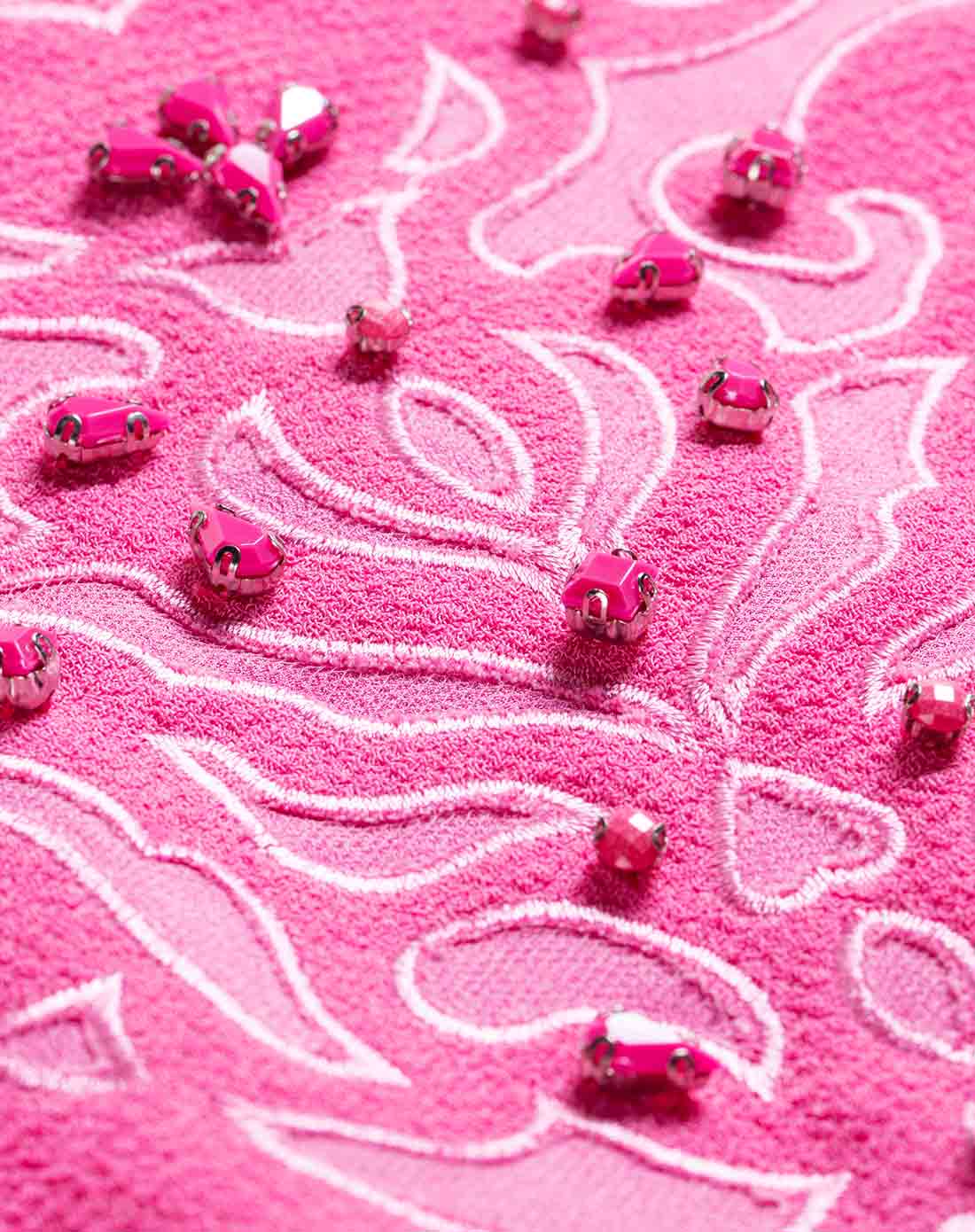 玫红色花瓣形绣花领绣花钉珠包臀五分袖连衣裙