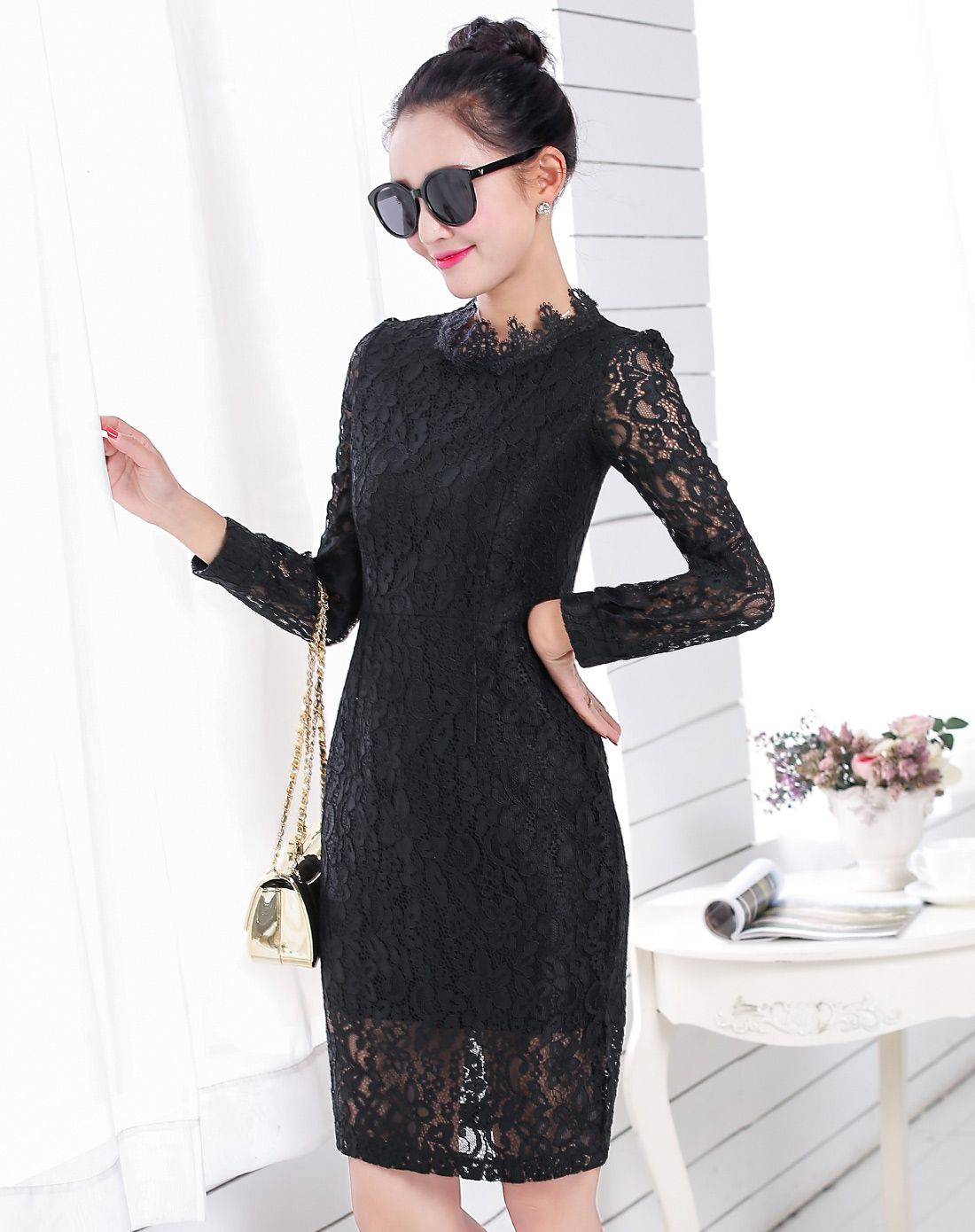 黑色蕾丝镂空时尚连衣裙