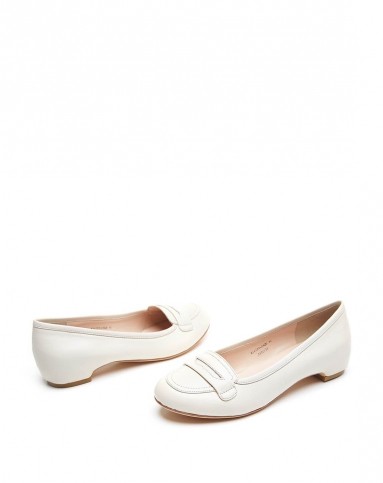 专柜同步浅米白色油蜡羊皮平跟浅口单鞋