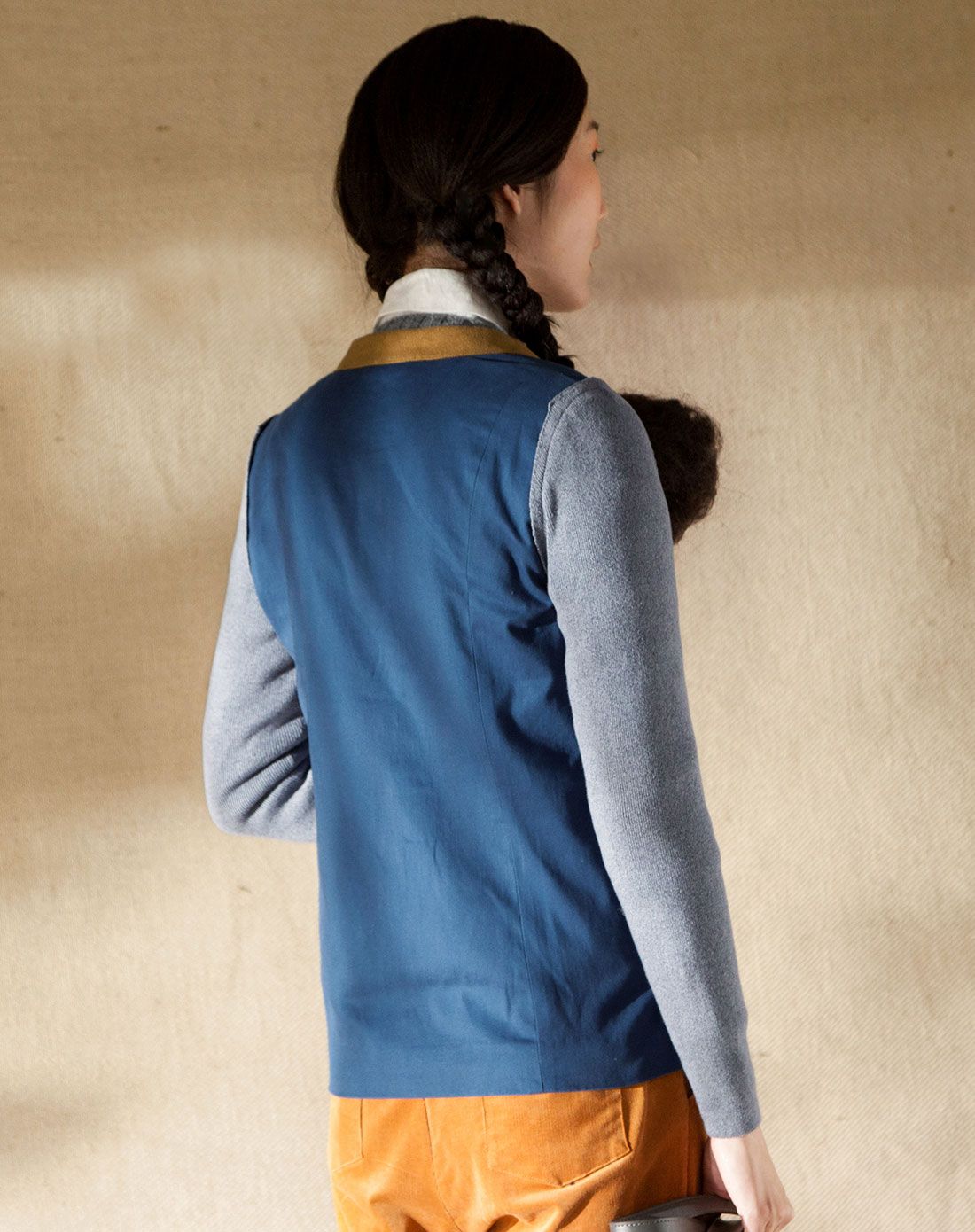 苍蓝色棉质撞色外套