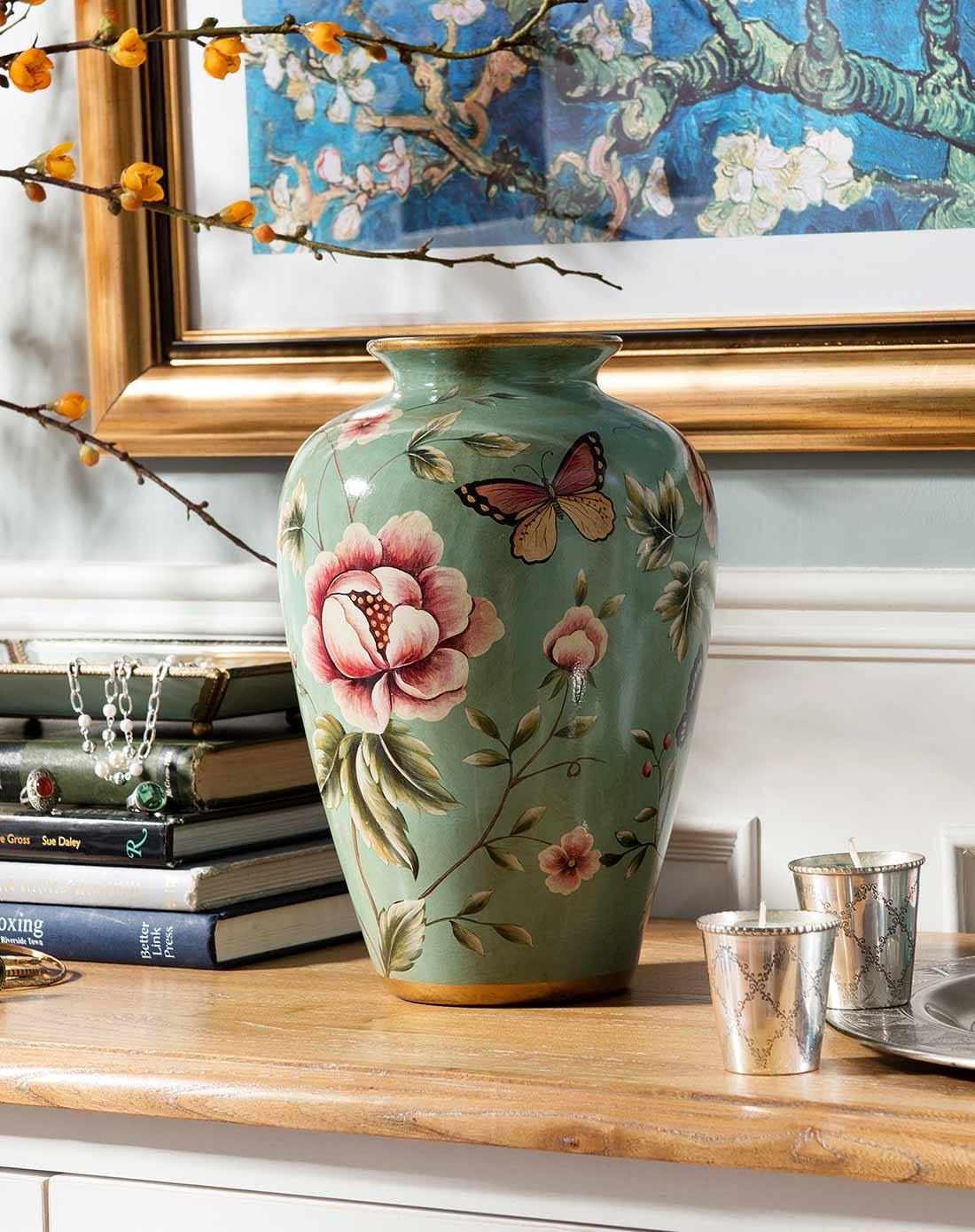 彩绘陶瓷彩蝶春蕾花瓶