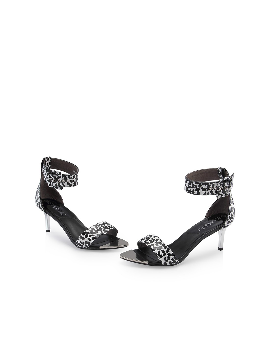 2015新品专柜同款黑白色性感豹纹金属凉鞋