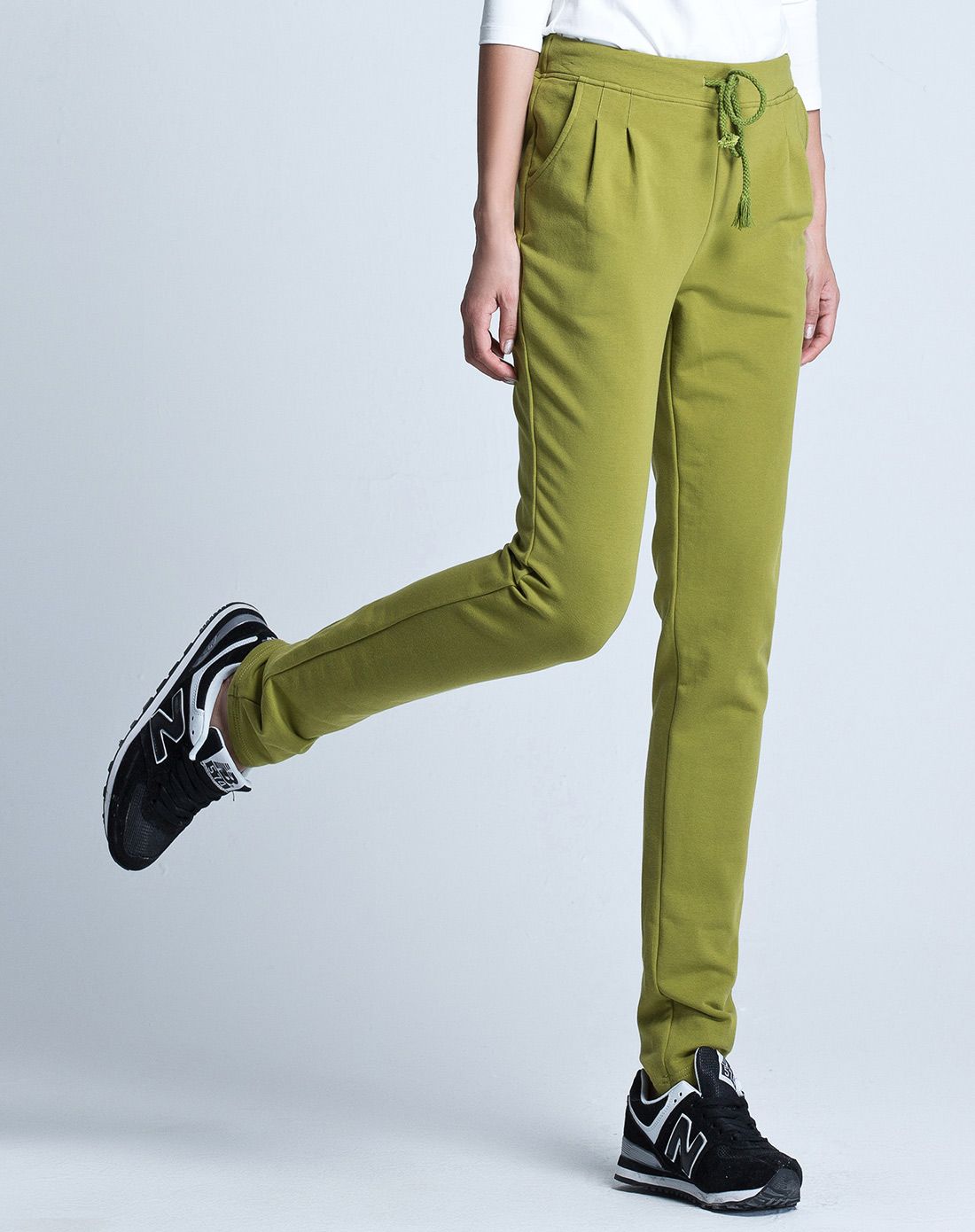 芥末绿经典舒适亲肤透气显瘦哈伦卫裤