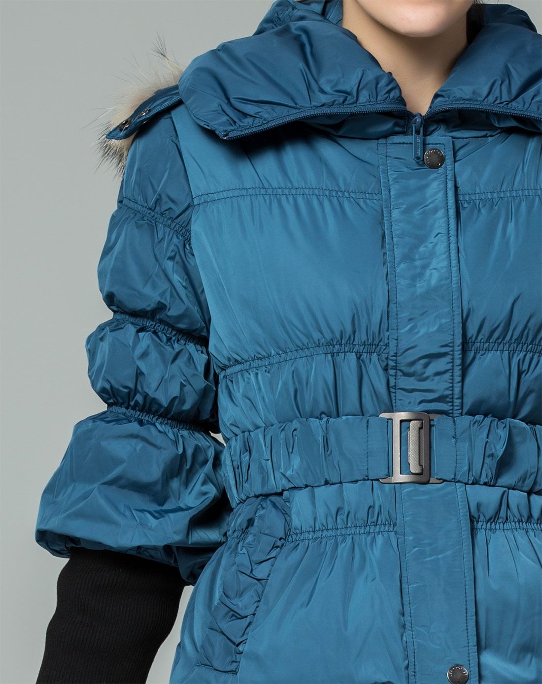 宝蓝色女式羽绒服