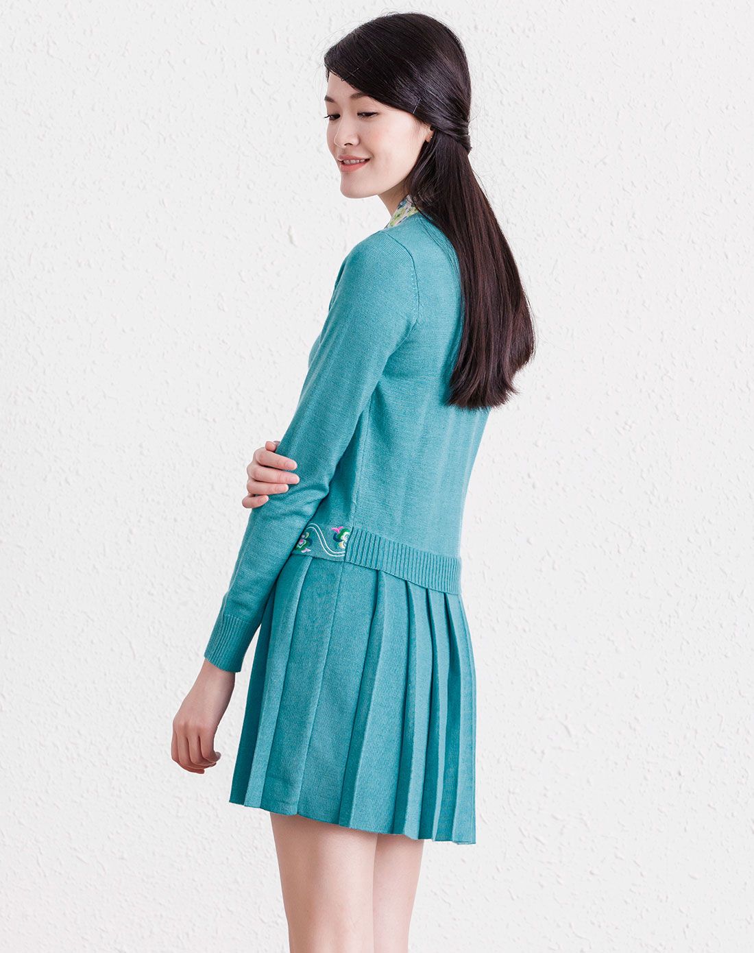 青兰色绣花收腰假两件长袖连衣裙