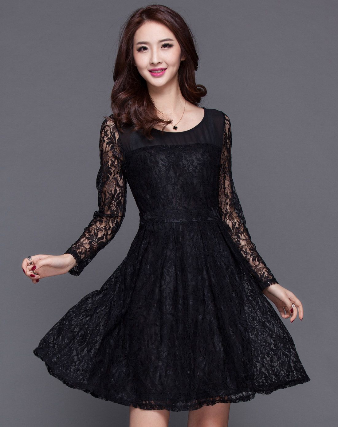 黑色圆领拼接长袖蕾丝连衣裙